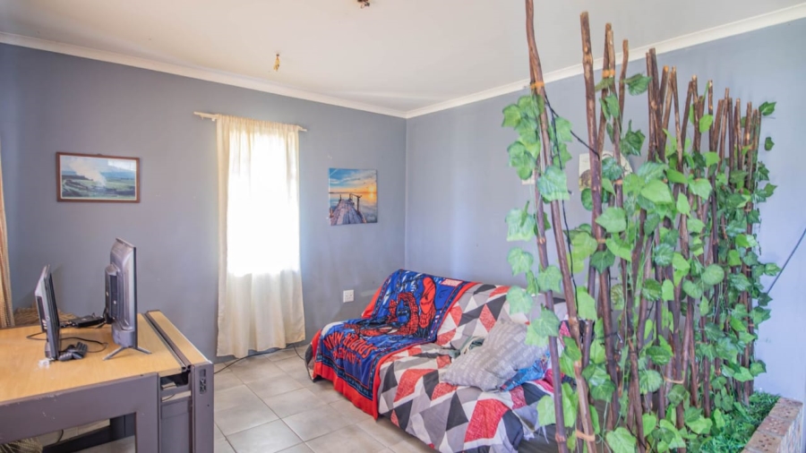 2 Bedroom Property for Sale in Hooikraal Western Cape